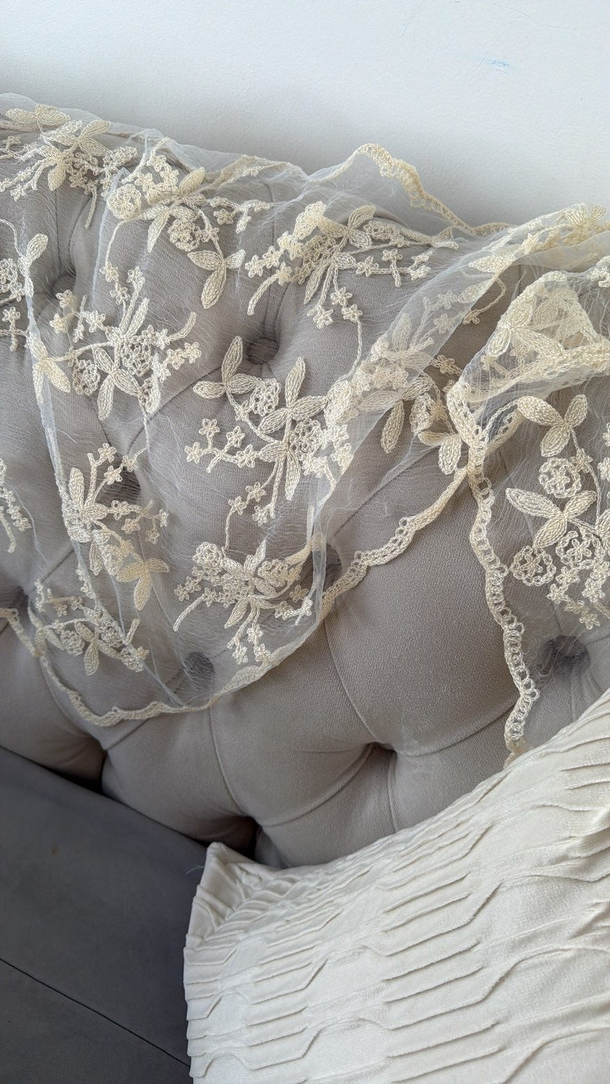 TRIANGLE EN DENTELLE