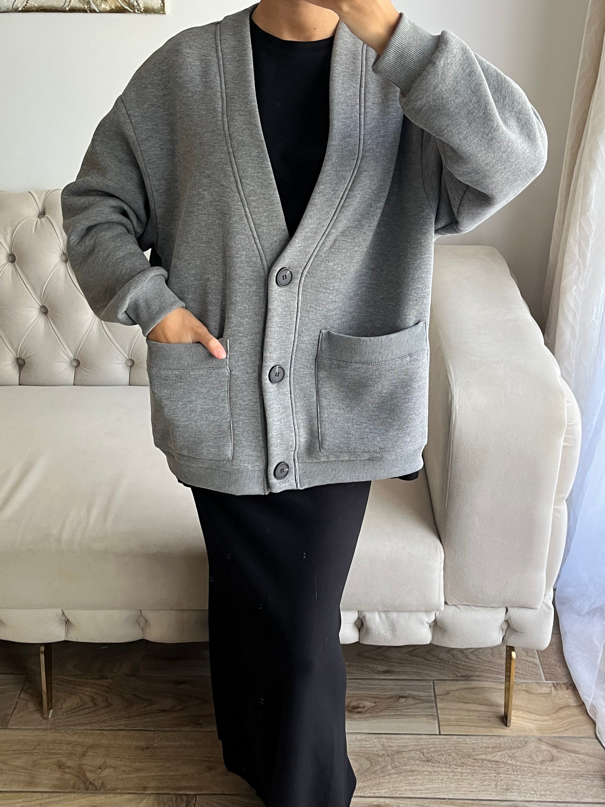 CARDIGAN BOUTONNÉ [GRIS]
