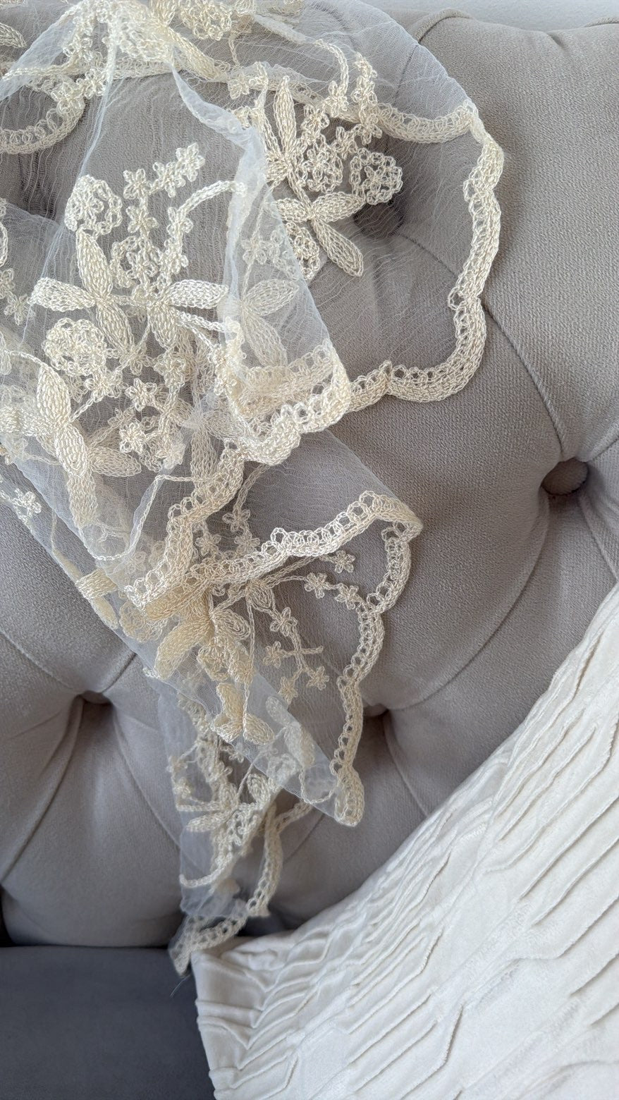 TRIANGLE EN DENTELLE